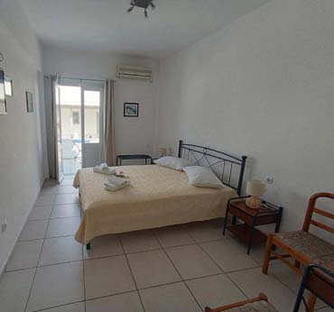 Chambre double avec lit double à Sifnos