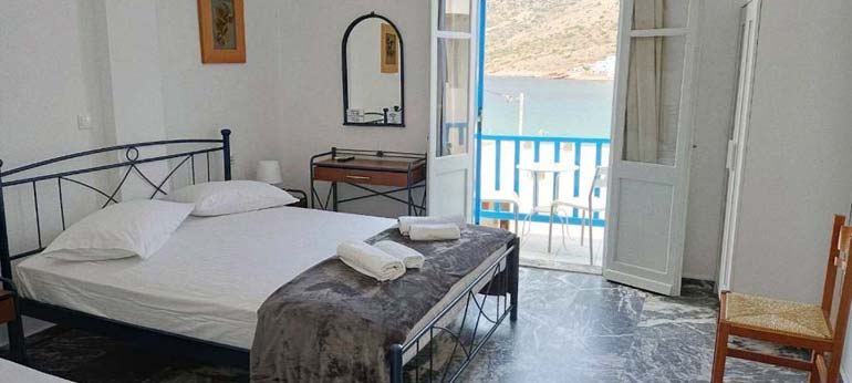 Chambre triple avec lit double à Sifnos